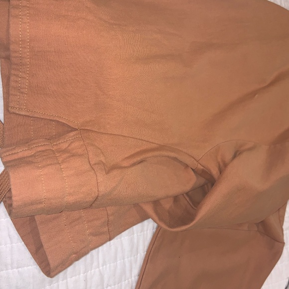 buffalo~cropped synched hoodie - Picture 3 of 7